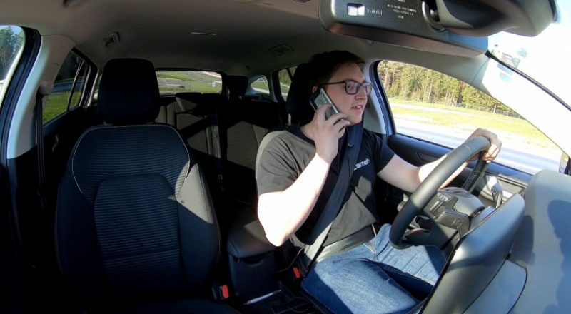 Mobilni telefoni, pogovor med vožnjo