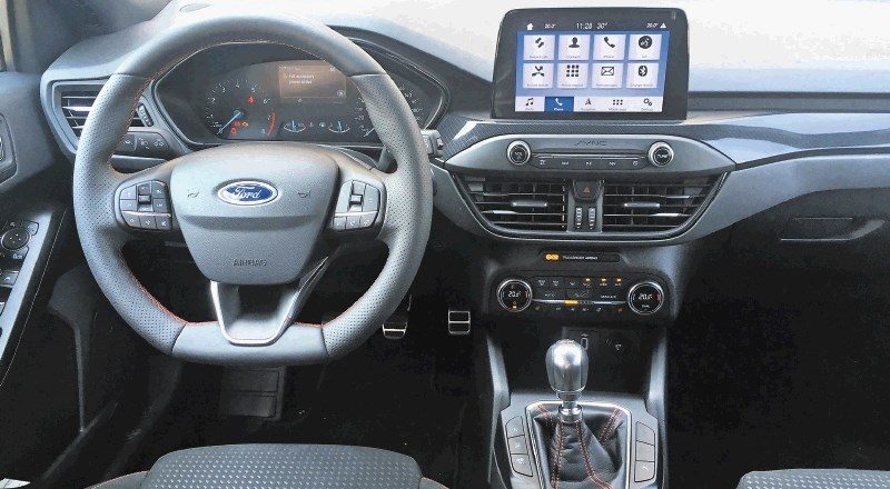 Primerjalni test: Ford Focus karavan in Toyota Corolla Touring Sports