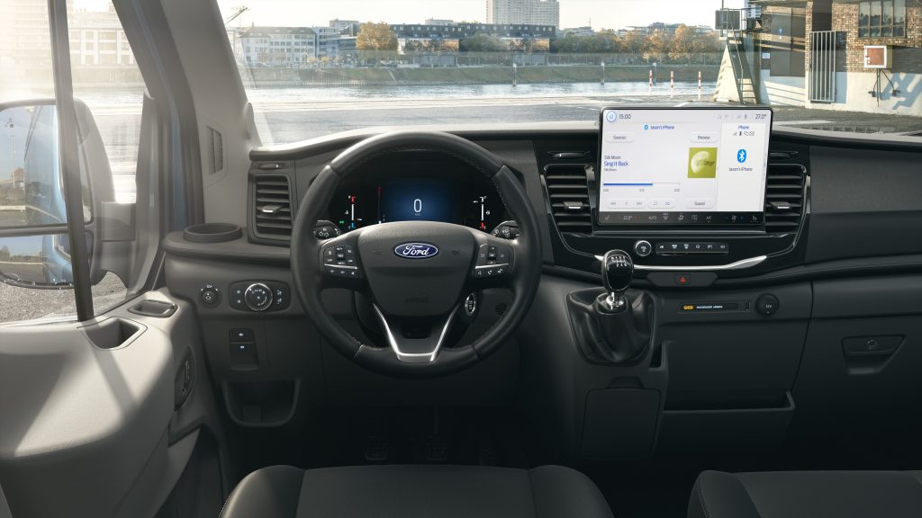 Ford Transit leta 2024 postane pametnejši in močnejši