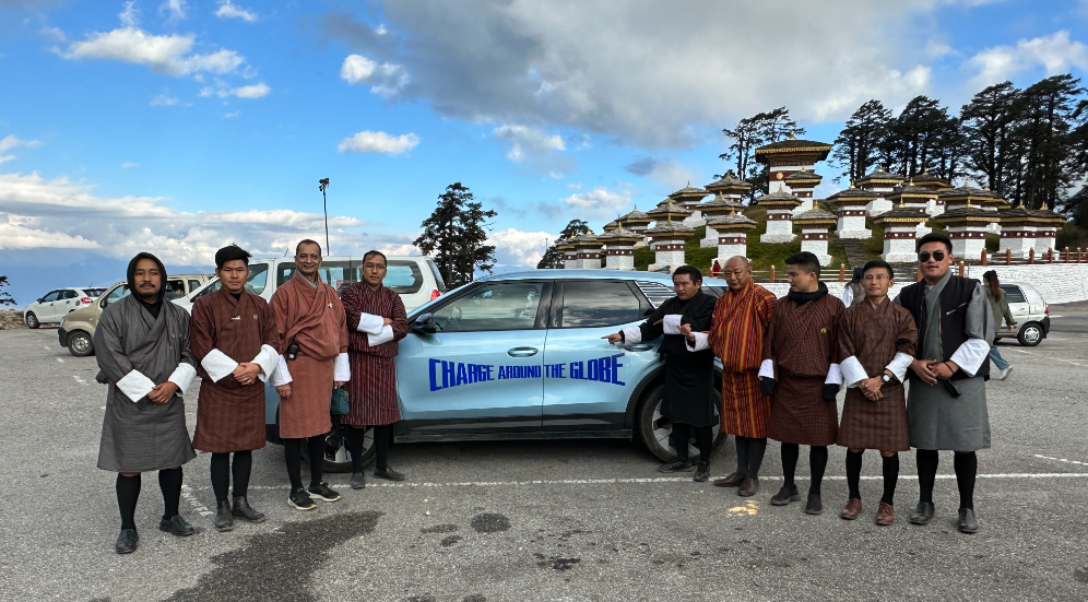 Charge around the globe: z električnim Explorerjem v gorovje Butana