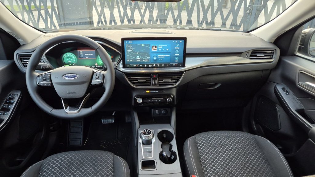 Mesec dni s Ford Kugo priključni hibrid