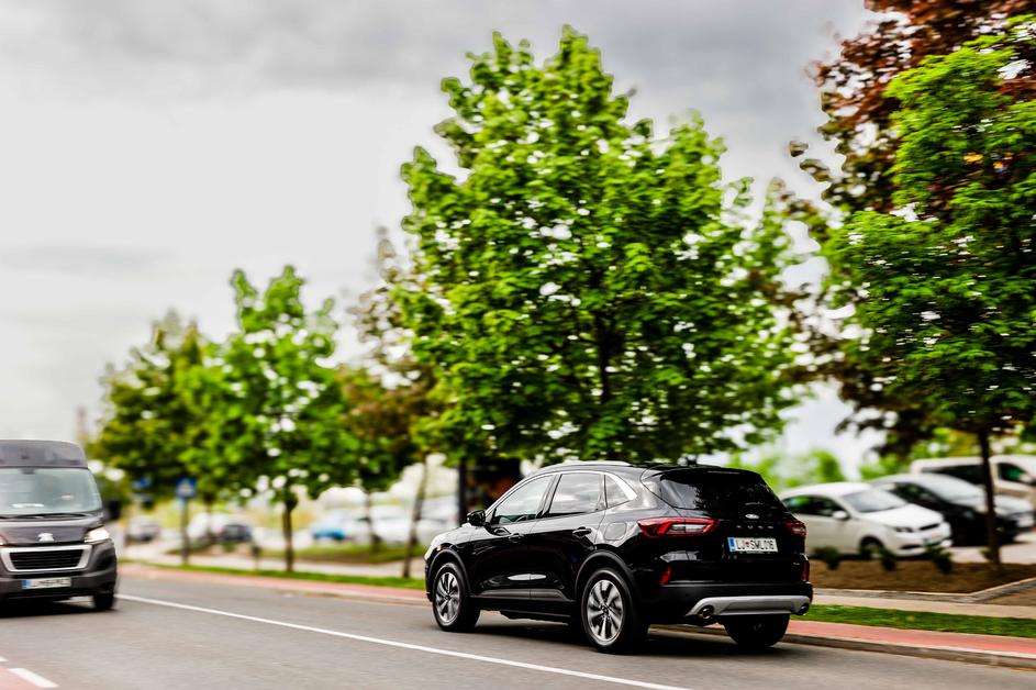 Ford Kuga PHEV: Do 70 € mesečno manj za gorivo – ste pripravljeni na preklop?