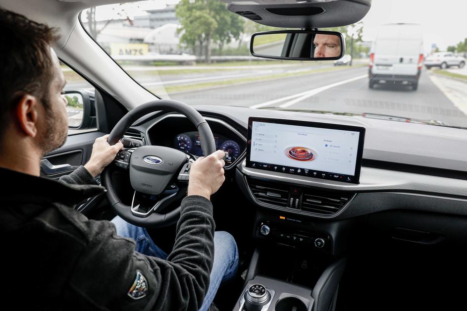 Ford Kuga PHEV: Do 70 € mesečno manj za gorivo – ste pripravljeni na preklop?