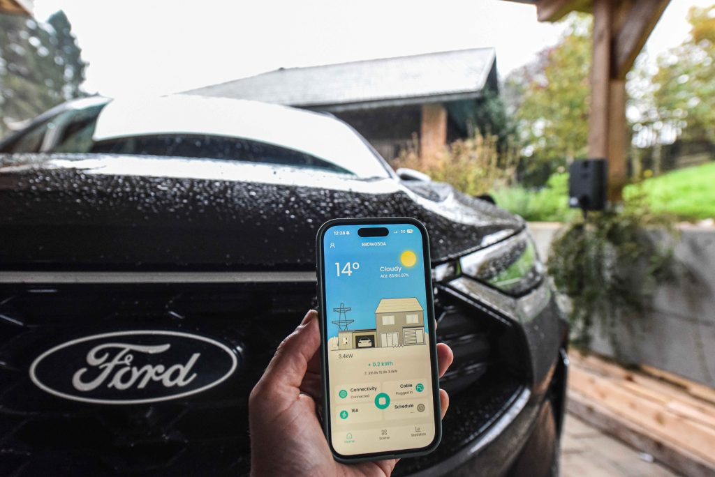 Domača polnilna enota Summit e-nergija