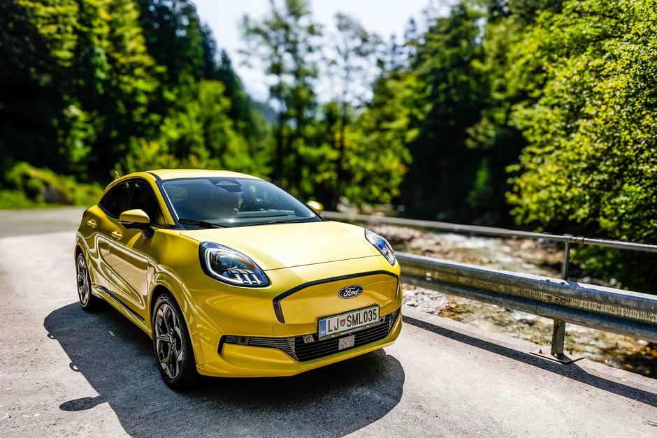Se splača zmenjati bencinsko blago hibridno Ford Pumo za električno Pumo Gen-E?