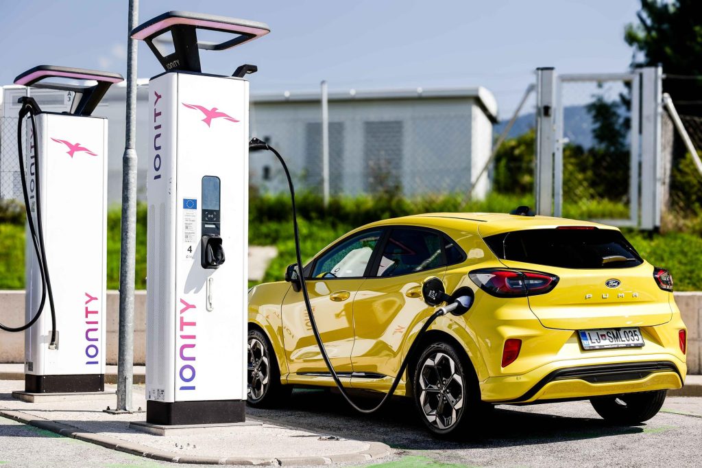 Se splača zmenjati bencinsko blago hibridno Ford Pumo za električno Pumo Gen-E?