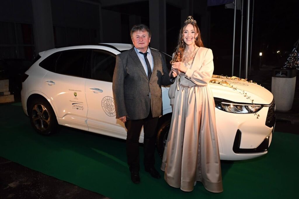 Izbrana 29. Vinska kraljica Slovenije: krono je prevzela Nika Martinčič