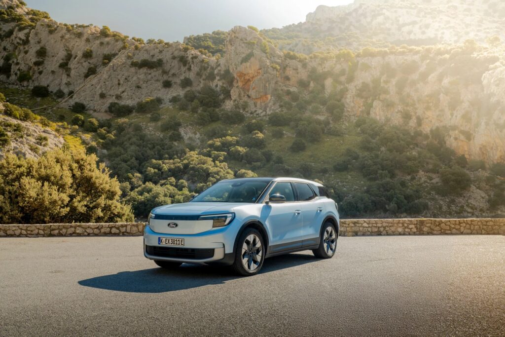 Fordova povsem električna modela Explorer in Capri z novo možnostjo baterije