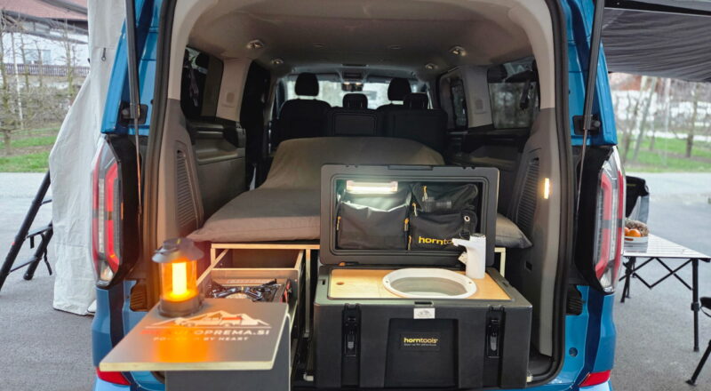 Ford E-Tourneo Custom: Vrhunska izku&scaron;nja vožnje s 100% električno cestno &raquo;vesoljsko ladjo&laquo; na vikend pobegu