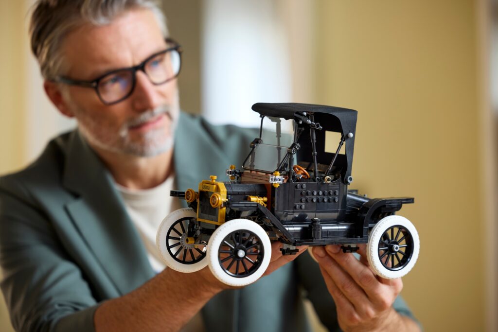 LEGO Icons nastajajo s pomočjo Fordovih arhivov
