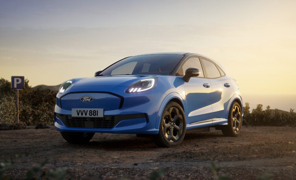 Odkrijte novo Ford Pumo Black Edition