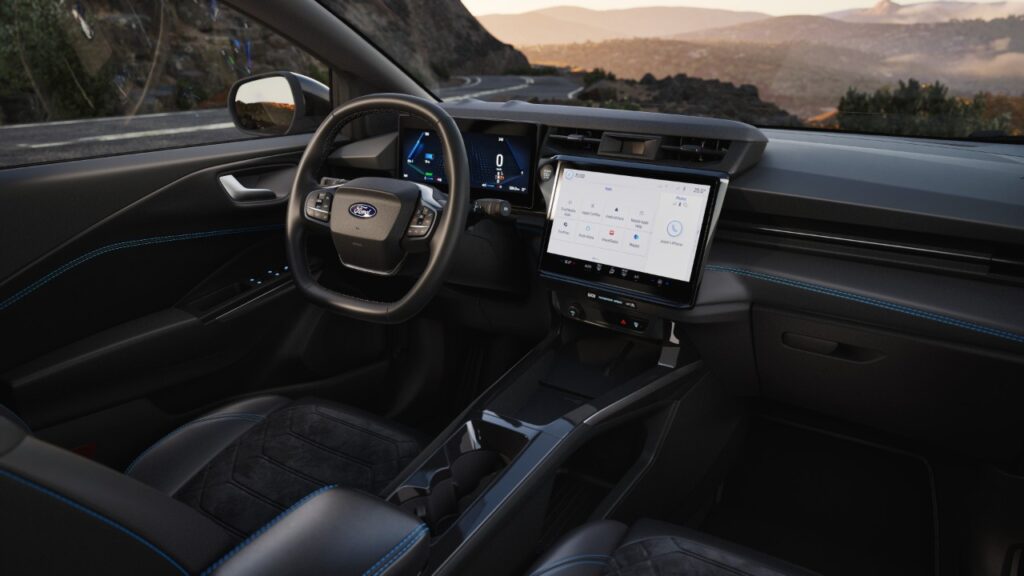 Odkrijte novo Ford Pumo Black Edition
