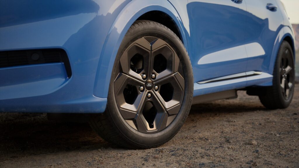 Odkrijte novo Ford Pumo Black Edition